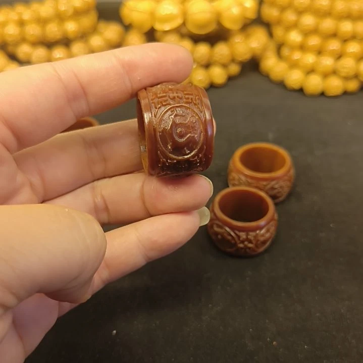 巴西橄榄核雕刻的扳指戒指内径21-23mm