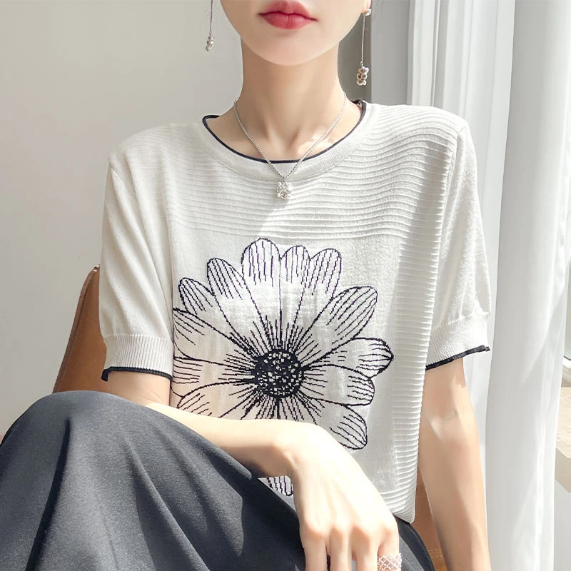 鄂尔多斯市T恤薄款休闲夏装圆领宽松夏季丝滑缎面冰凉感t恤短袖女