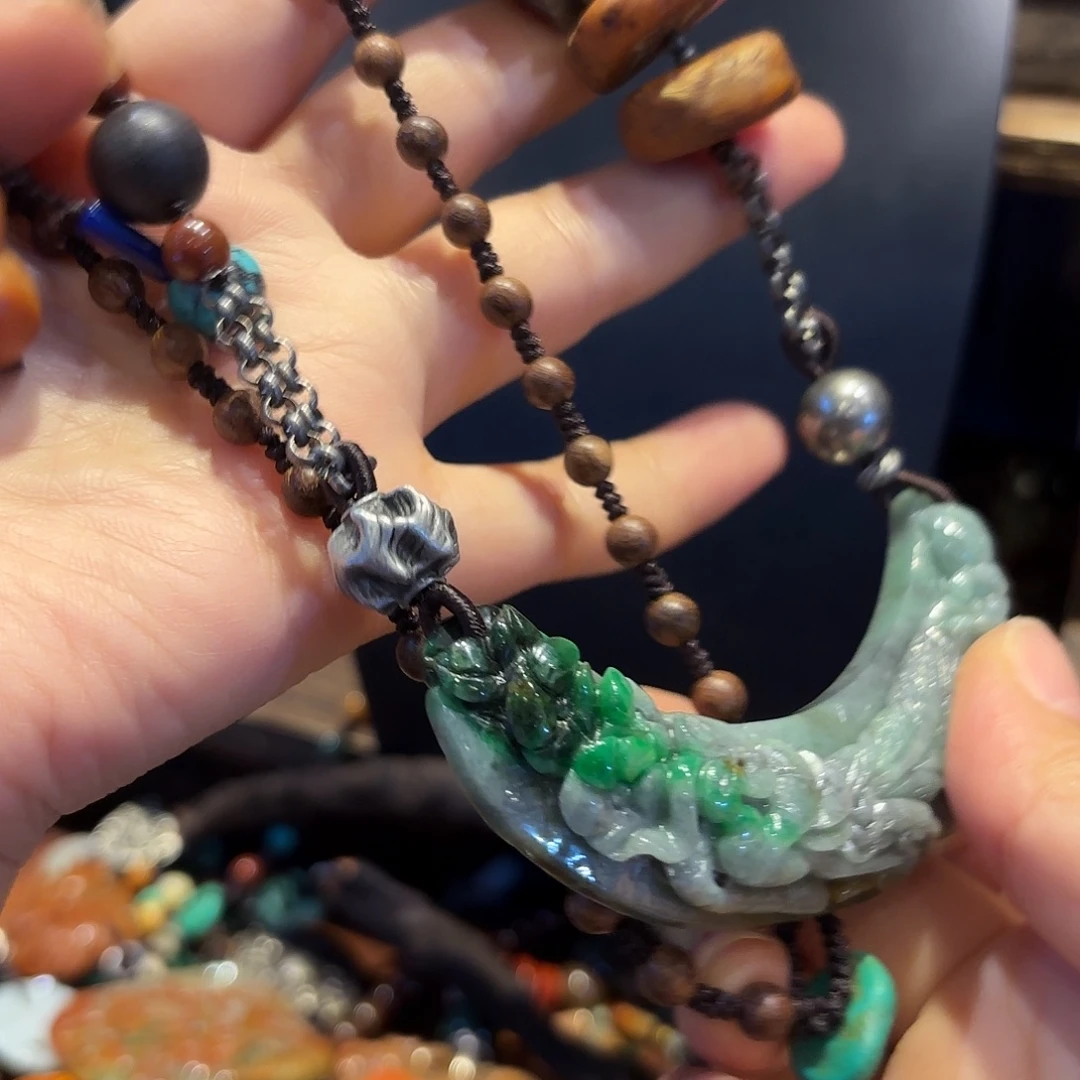 翡翠未镶嵌颈饰你