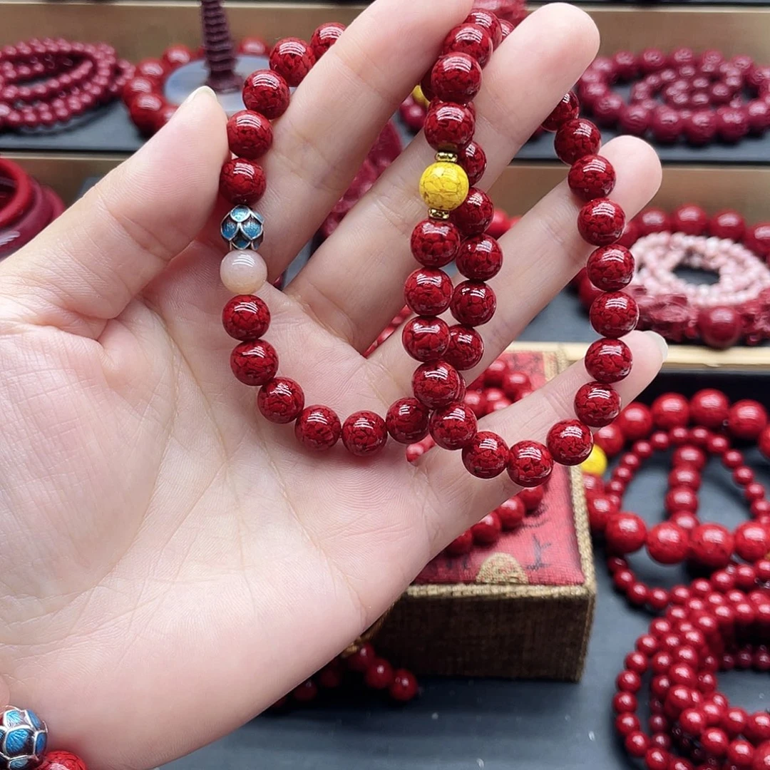 天然辰砂晶体纱卡8三圈，加莲花和太阳石，对称加一颗雄黄