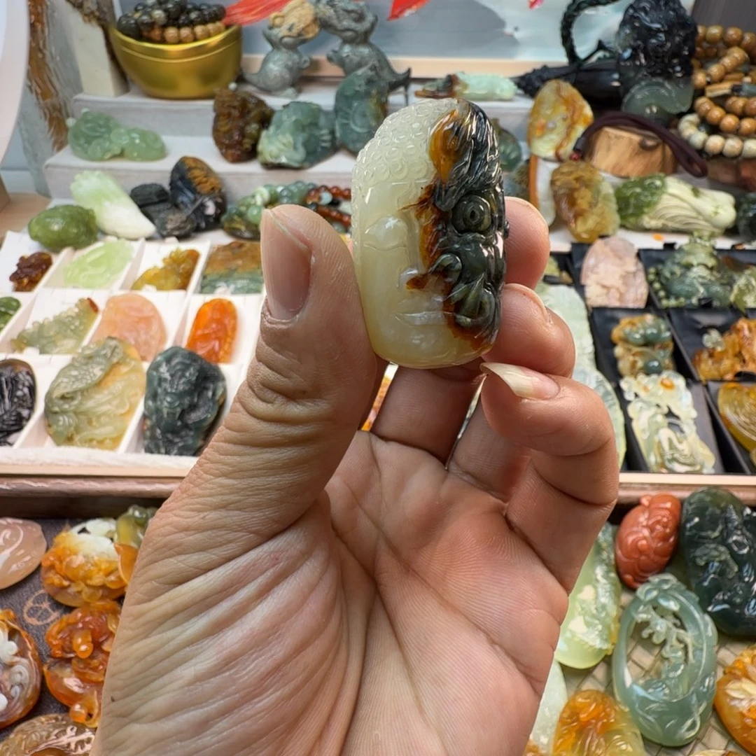 蛇纹石玉未镶嵌颈饰