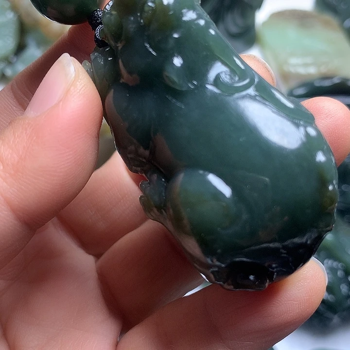 奶***～和田玉未镶嵌颈饰