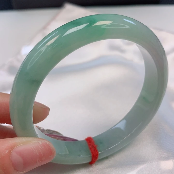 翡翠手镯未镶嵌56圈