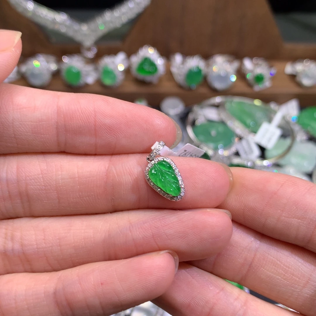 吊坠(不含链)18K金镶嵌翡翠