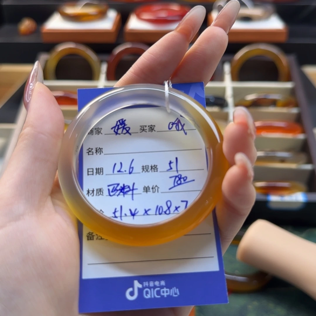 哦***？玛瑙/玉髓未镶嵌手镯