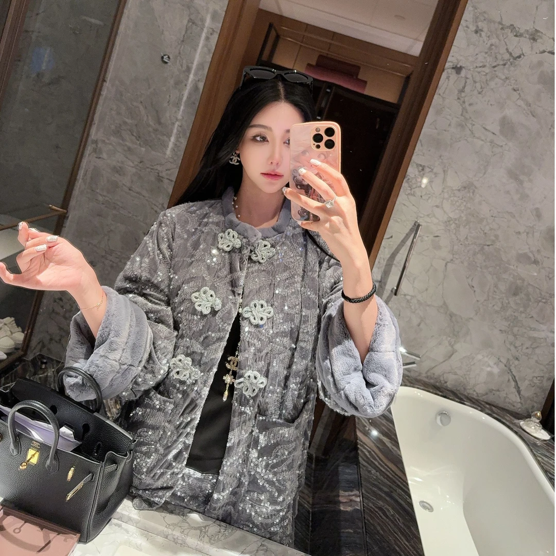 DOUMI【灰灰姑娘】黑白灰三色六花朵扣亮片加棉外套半裙套装