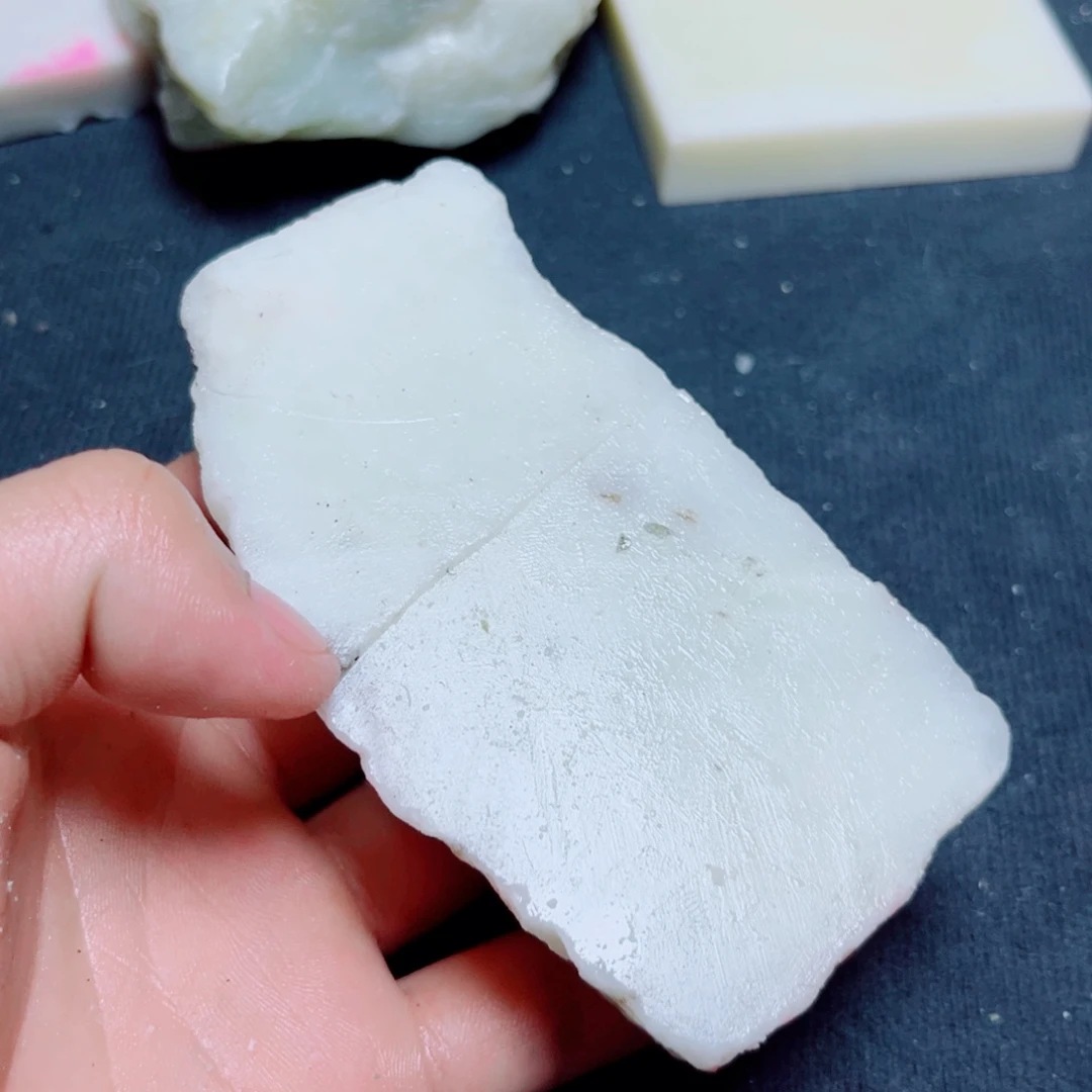 和田玉（糖玉）未镶嵌珠宝奇石