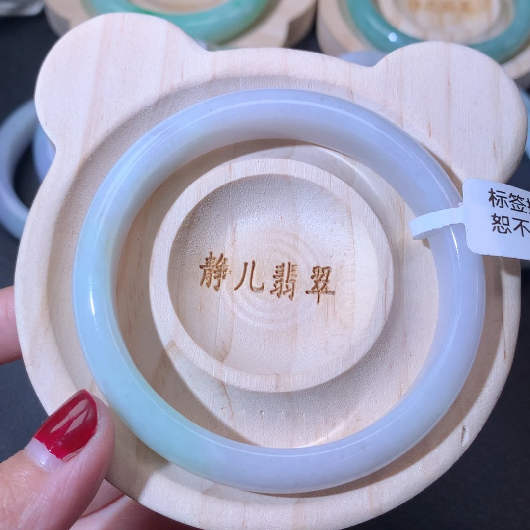 翡翠手镯未镶嵌60圈口