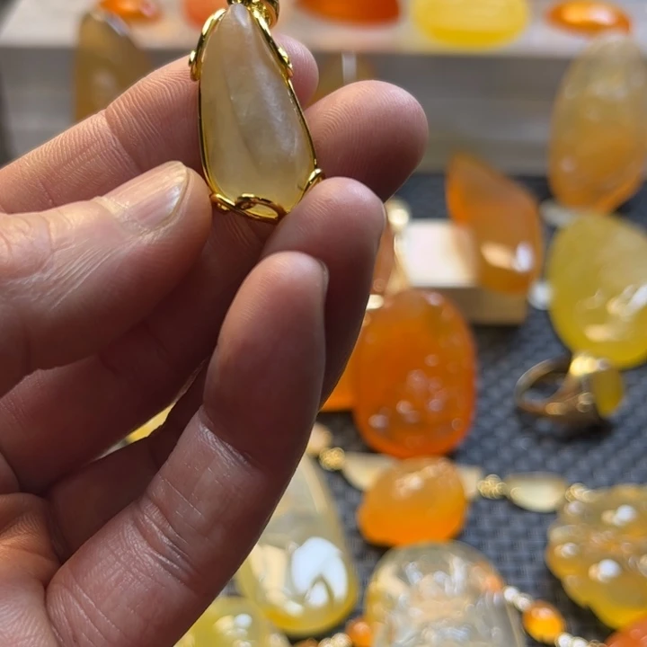 醒***生石英质玉合金小小吊坠挂件挂件