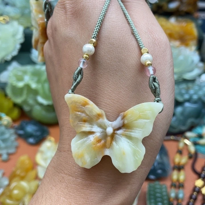 蛇纹石玉未镶嵌颈饰