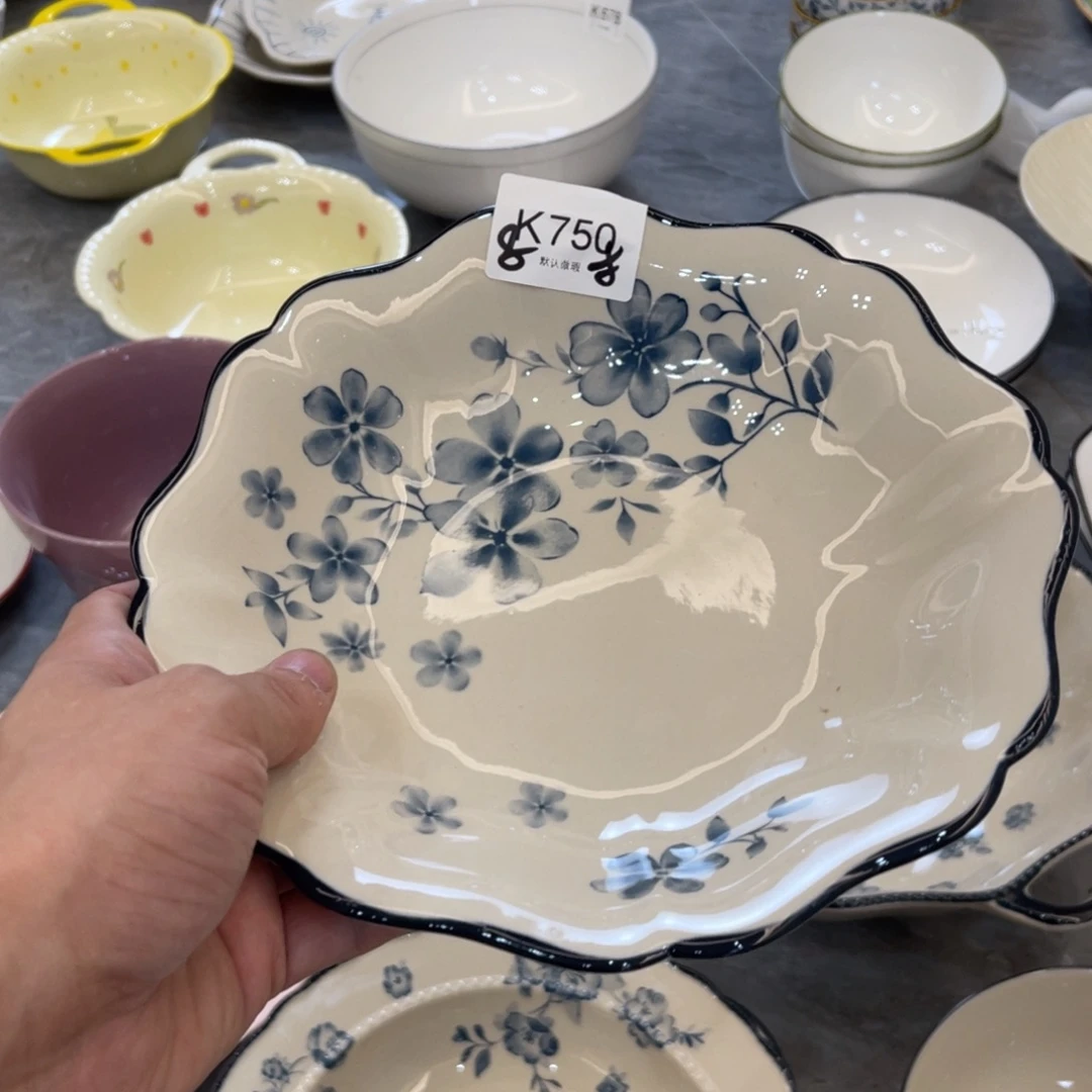 陶瓷微瑕餐具介意勿拍，满18飞！