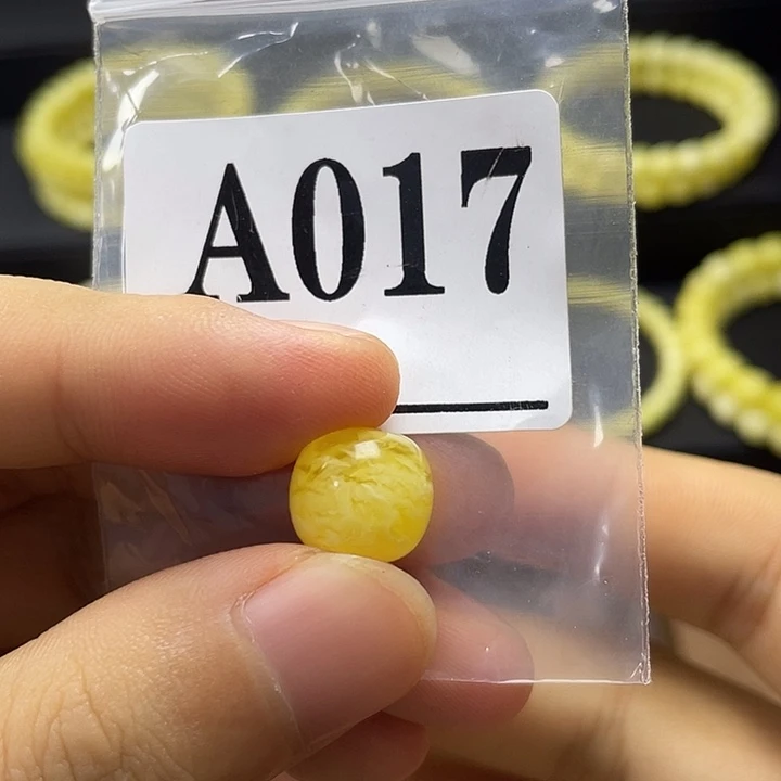 琥珀未镶嵌裸石12.1*11.3mm