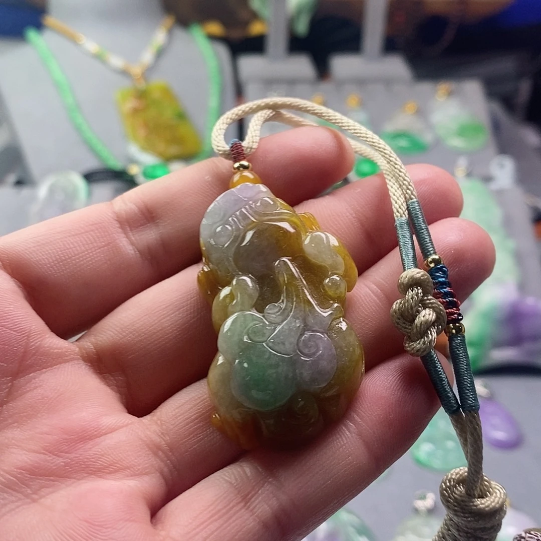 Y***Y翡翠未镶嵌吊坠(赠链)