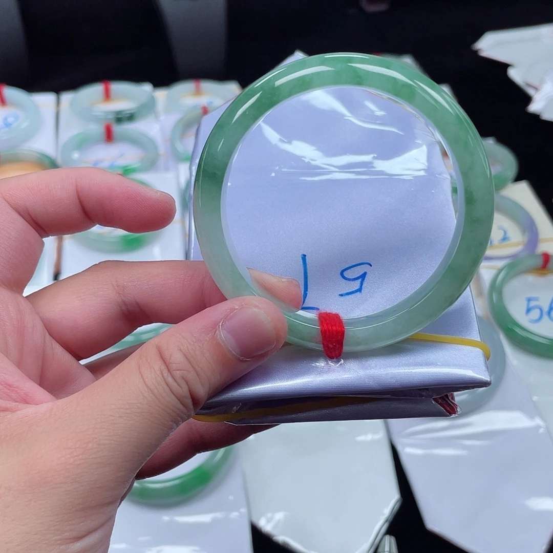 翡翠手镯未镶嵌57正圈48号