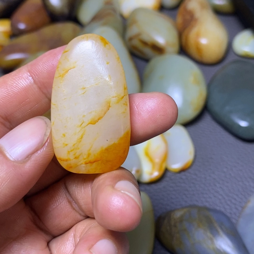 未镶嵌和田玉（糖玉）挂件