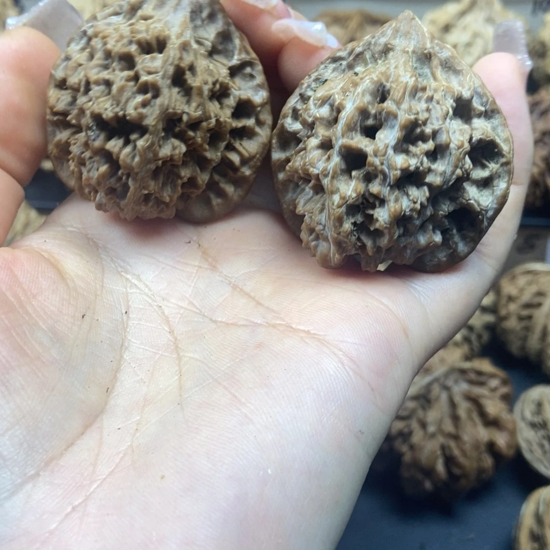 桃核把件雨**步秦岭薄棱官帽40