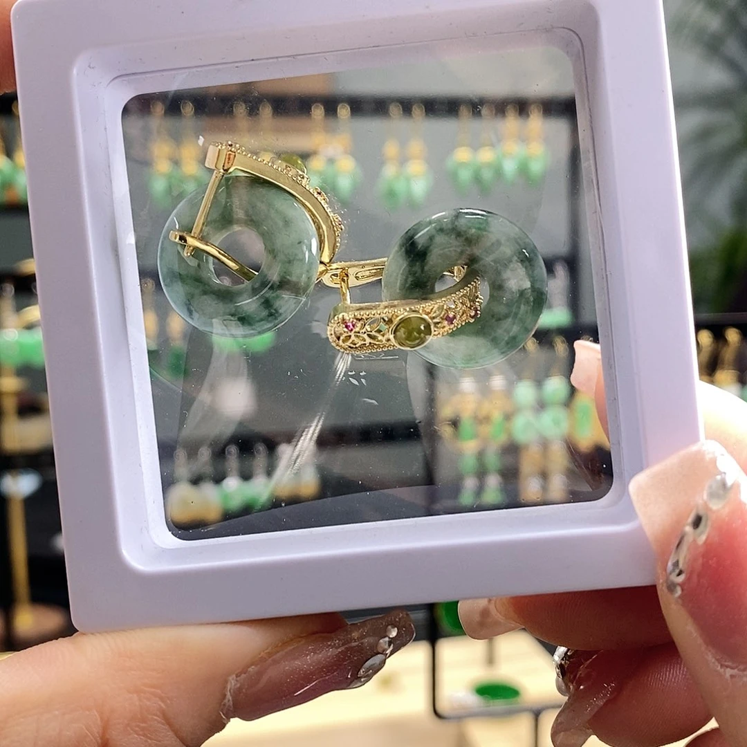 翡翠耳饰未镶嵌翡翠