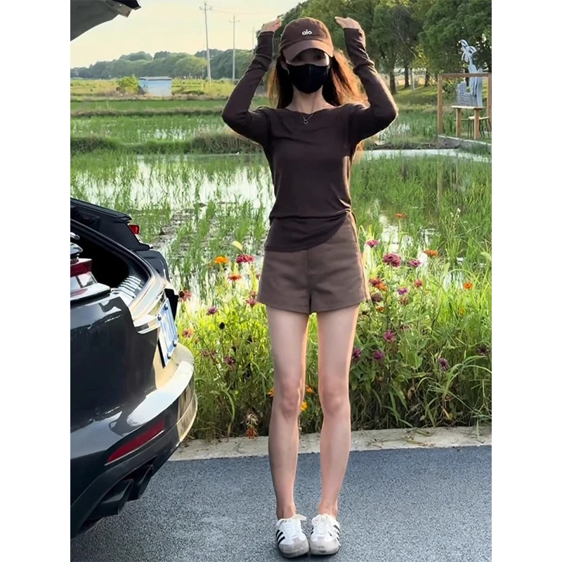 2025流行穿搭一整套咖色防晒罩衫t恤短裤夏季女时尚洋气时髦套装