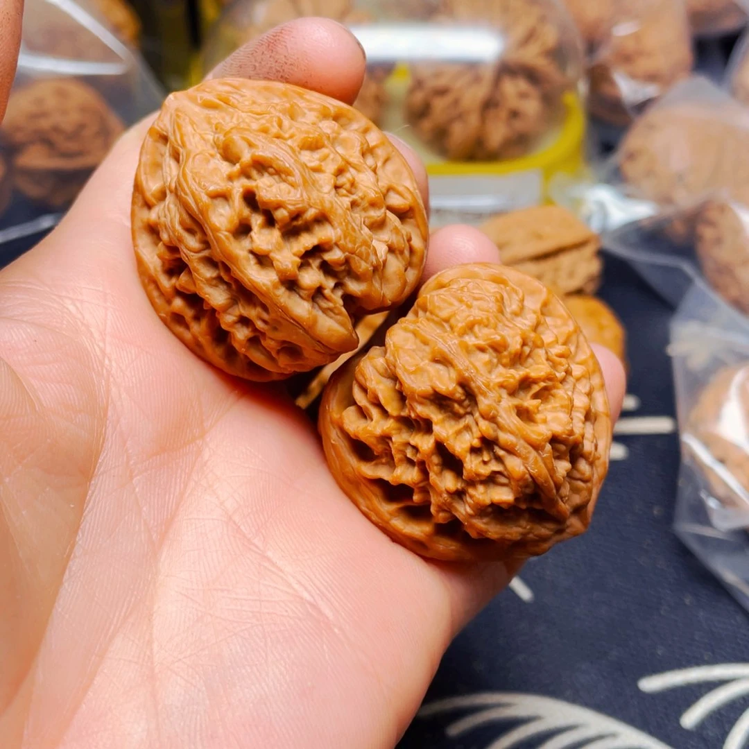 吊坠文玩核桃野牛一对