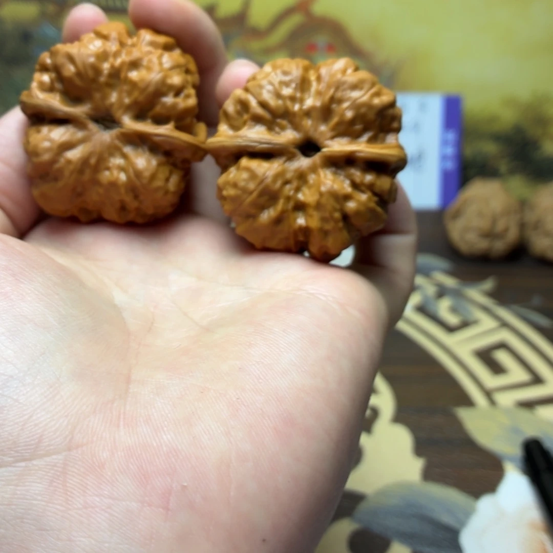 男***人文玩核桃把件蛤蟆头D10