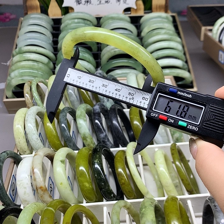 未镶嵌蛇纹石玉手镯45