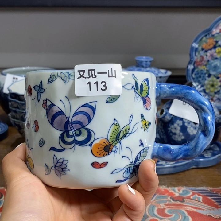 青花瓷景德镇手绘蝴蝶麻花水杯