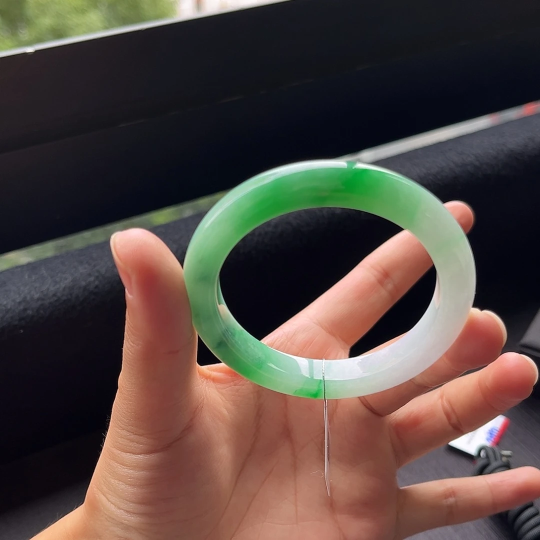 翡翠未镶嵌手镯阳绿