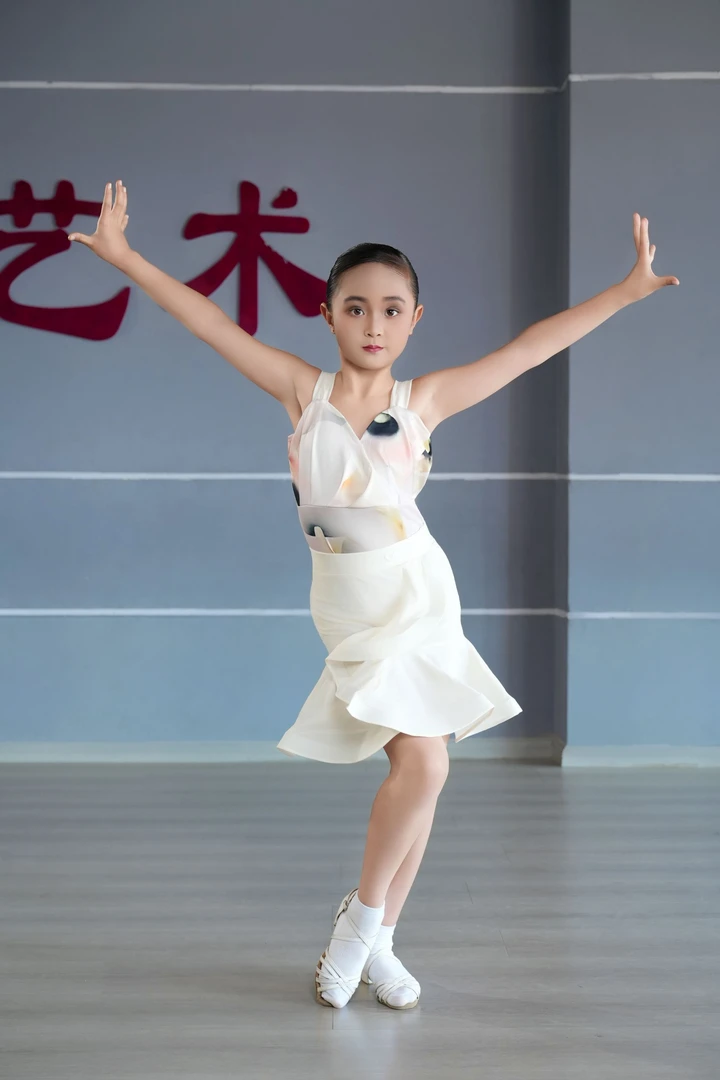 休闲风拉丁女练功服演出服连体服白色舞服无袖露背套装夏季舞蹈服