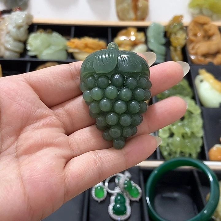 筱***）蛇纹石玉未镶嵌挂件