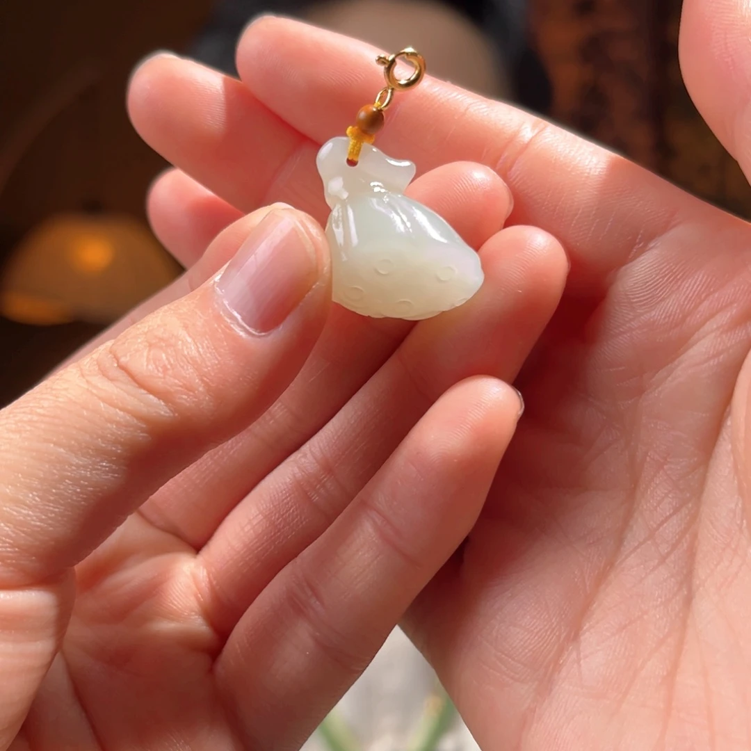 吊坠(不含链)银S925镶嵌和田玉新疆且末晴白莲蓬130