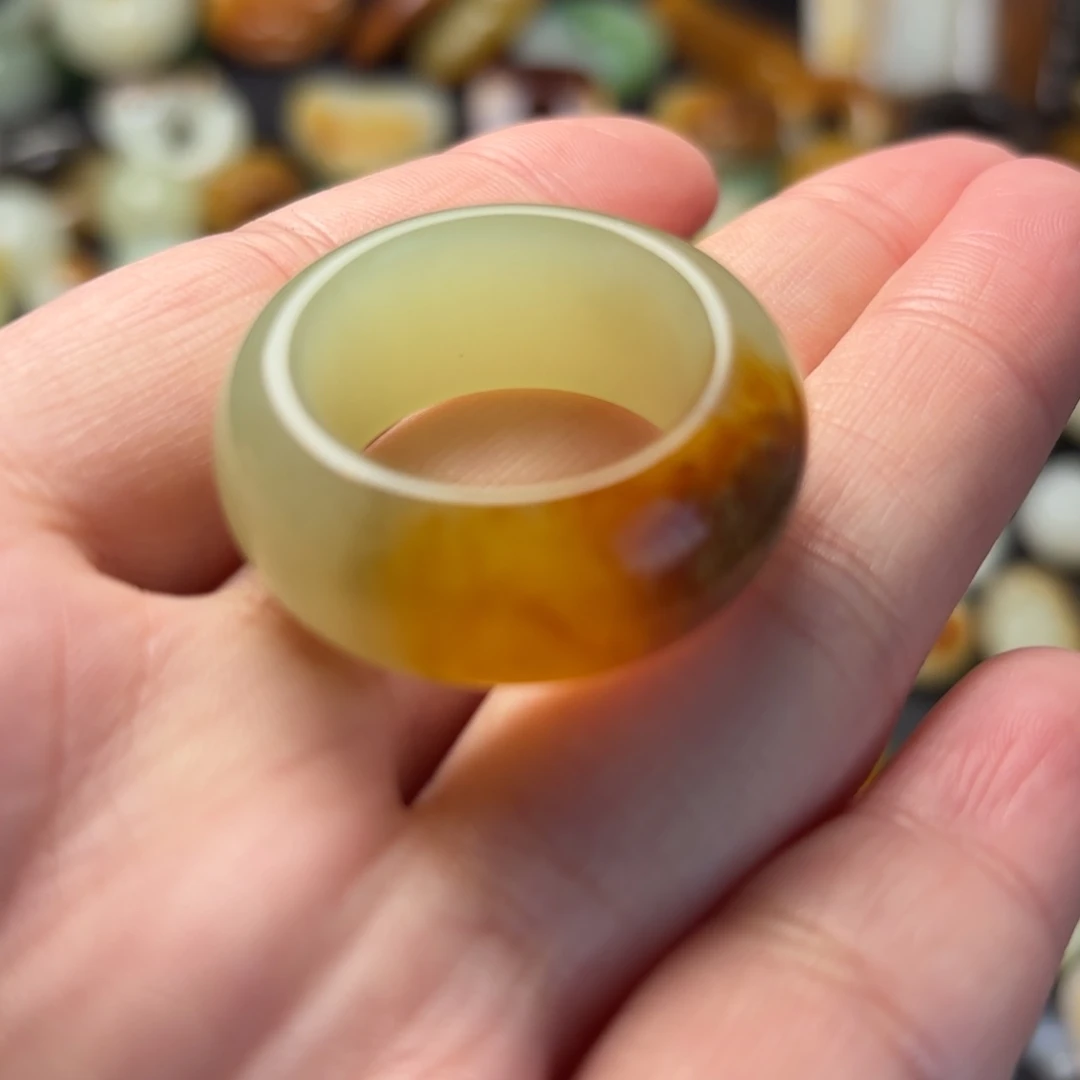 和田玉颈饰未镶嵌养***?