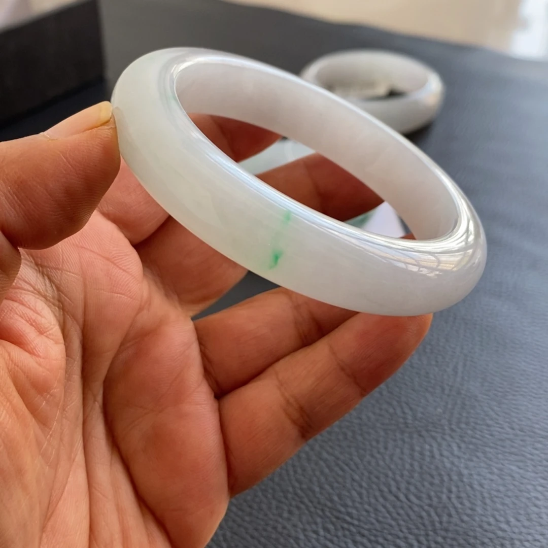 未镶嵌手镯翡翠天然翡翠手镯