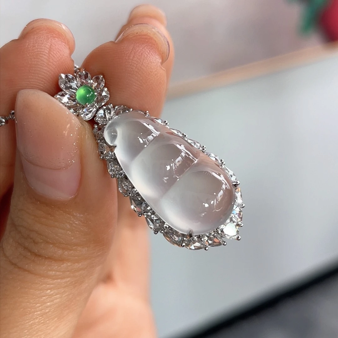 翡翠颈饰18K金镶嵌豆子