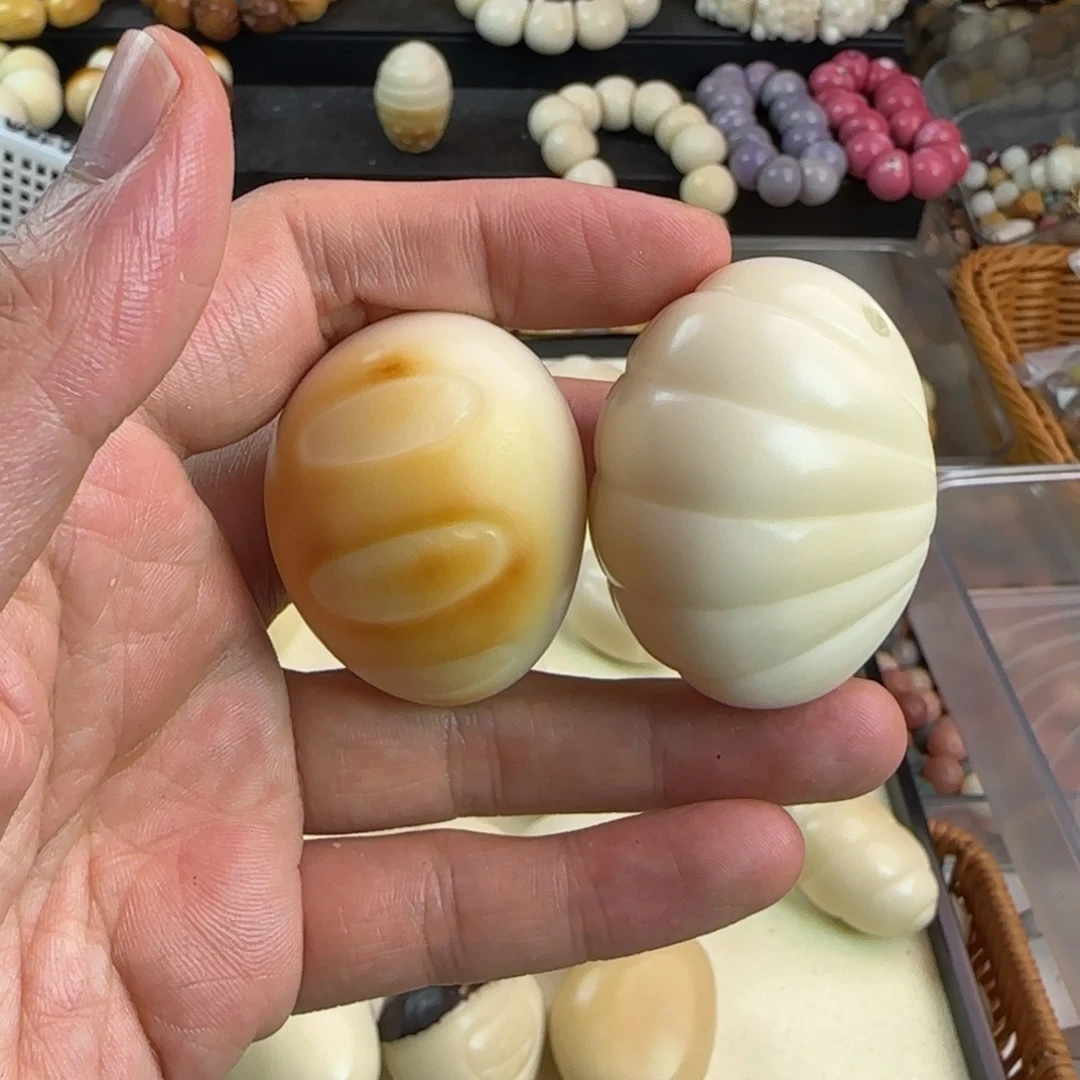 酱***瓶吊坠菩提根/象牙果手把件2颗