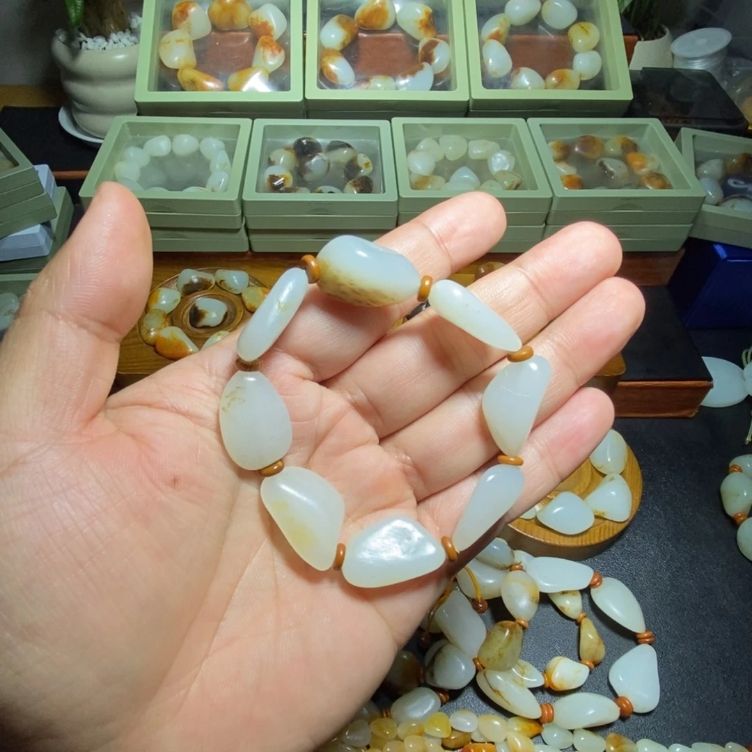 飘***你和田玉未镶嵌手串