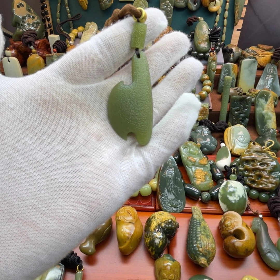 岫岩老玉（透闪石质玉）未镶嵌颈饰