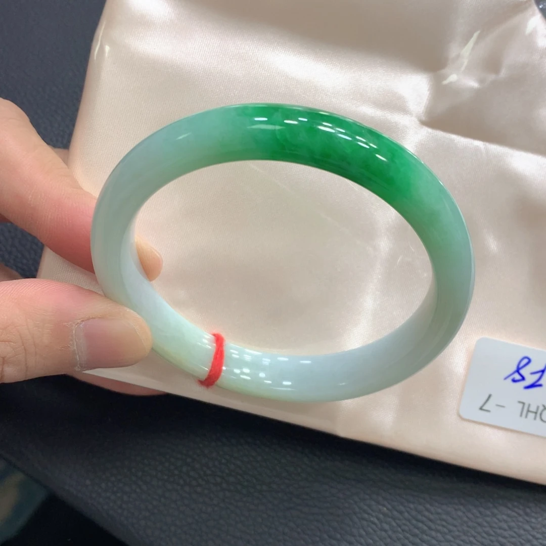翡翠未镶嵌手镯翡翠