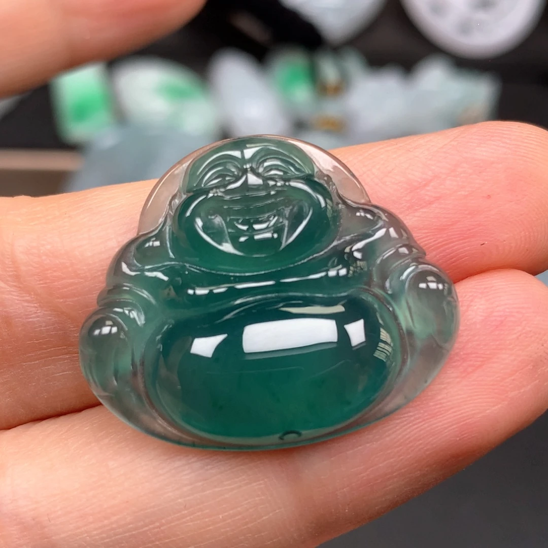 翡翠未镶嵌颈饰佛