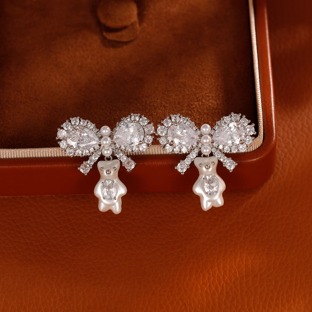 合金耳饰 X【5708】法式轻奢目目小白熊蝴蝶耳钉气质耳饰女精致耳环