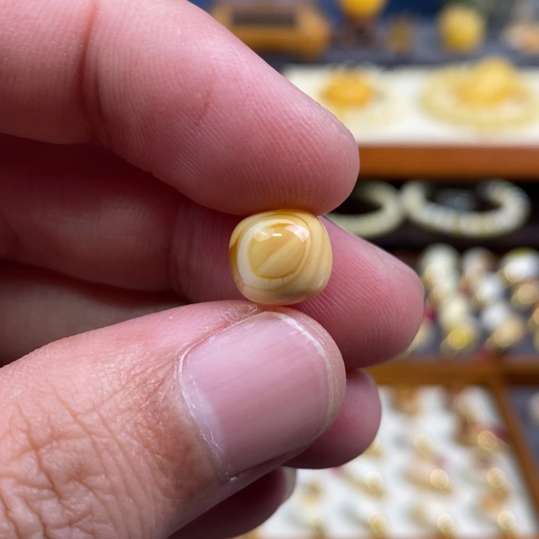蜜蜡未镶嵌裸石配饰天眼沁色老型尺寸10.3