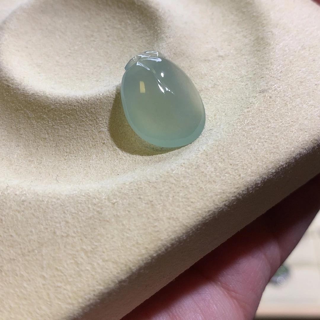 翡翠未镶嵌颈饰高冰瓜