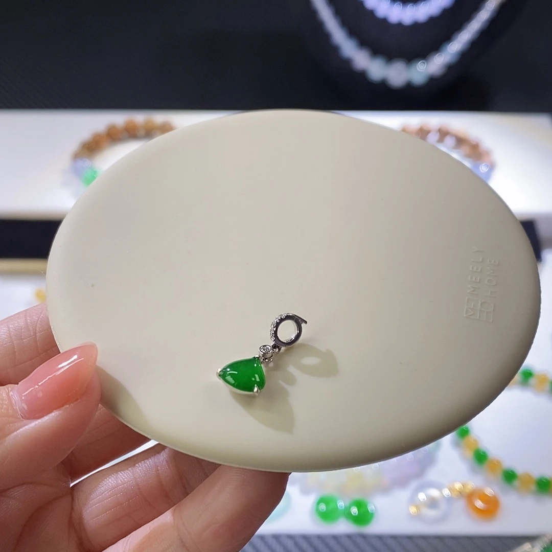 翡翠挂件未镶嵌姐****姐买断