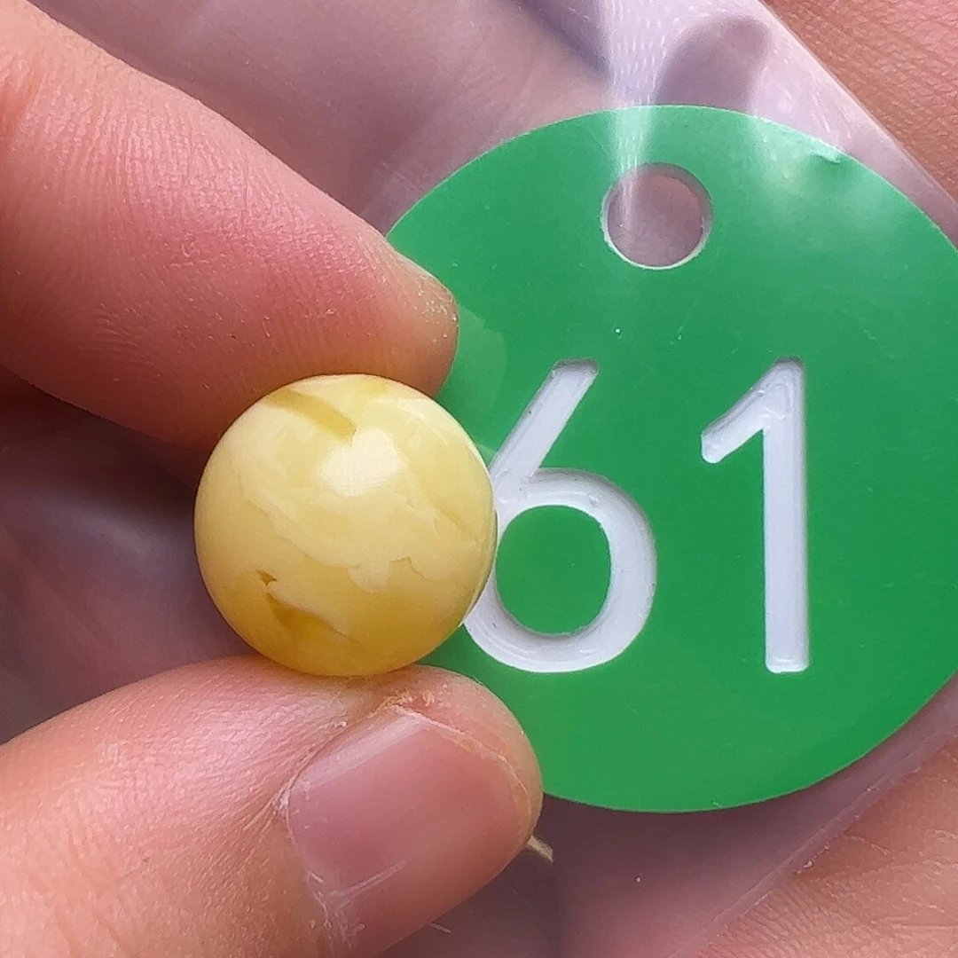 未镶嵌蜜蜡裸石13mm微瑕