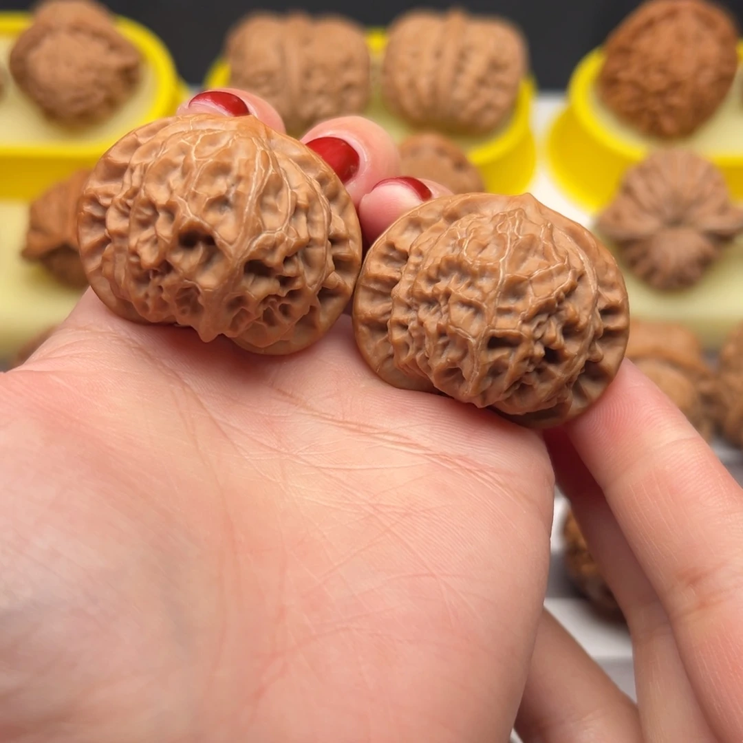 把件文玩核桃41.5红皮宫灯