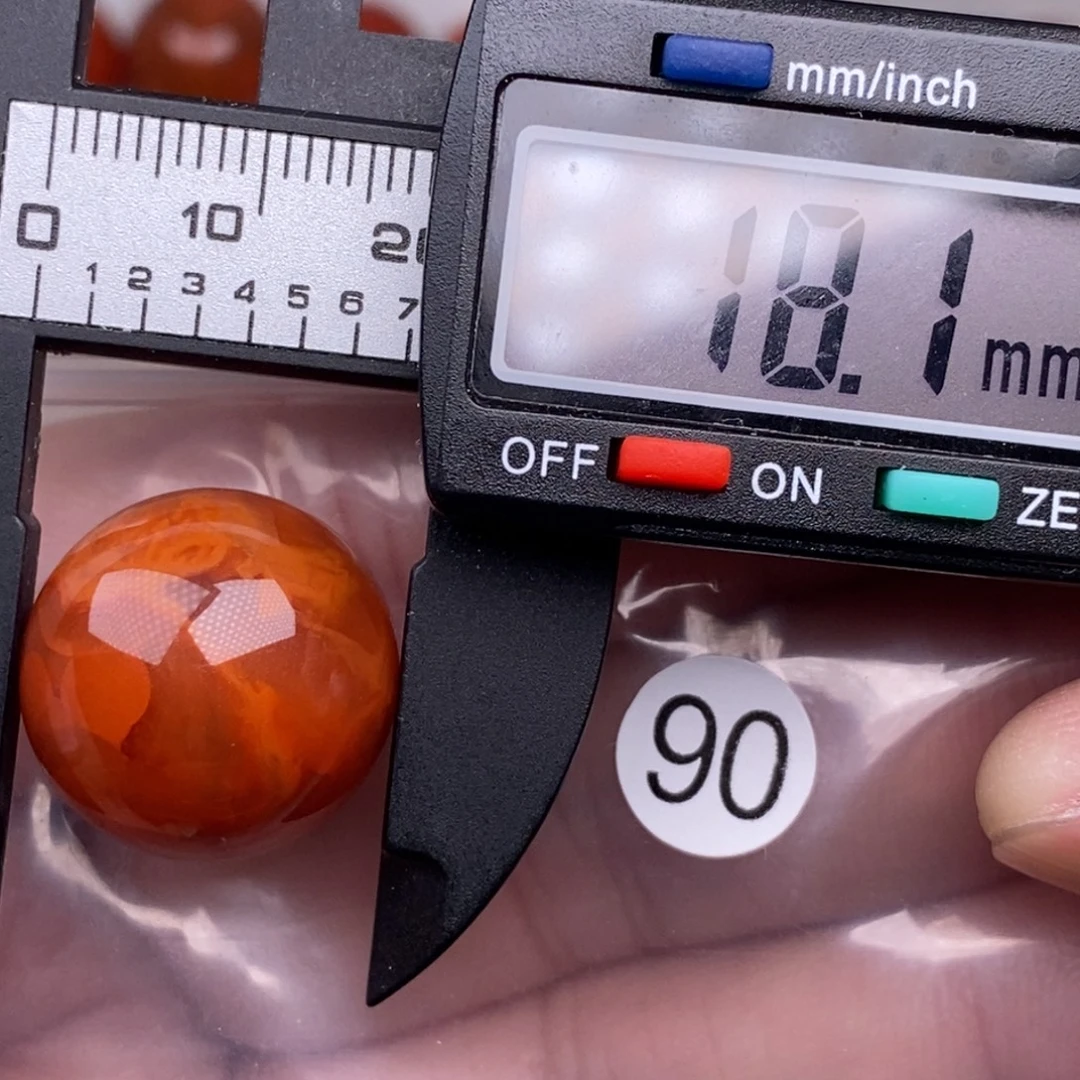 南红玛瑙未镶嵌配饰有瑕疵