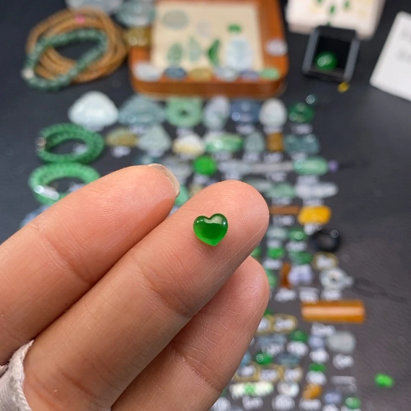 【闪购商品】翡翠挂件未镶嵌心