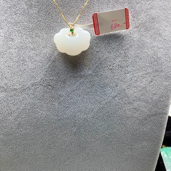 颈饰18K金镶嵌和田玉