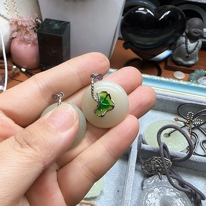 和田玉颈饰未镶嵌西***?