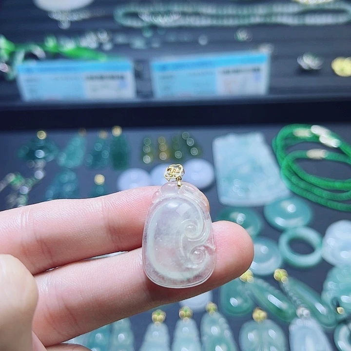 颈饰18K金镶嵌翡翠翡翠