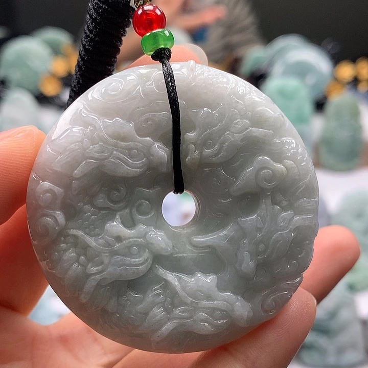 翡翠未镶嵌颈饰九龙扣两面工艺福利